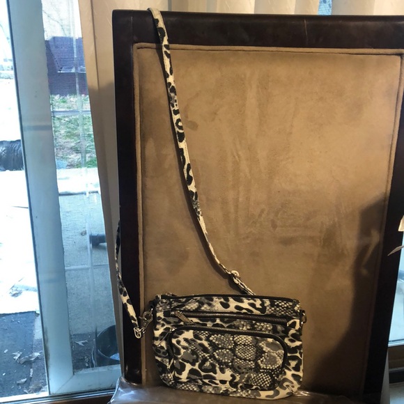 Cheetah Victoria Secret Bag - Picture 3 of 11